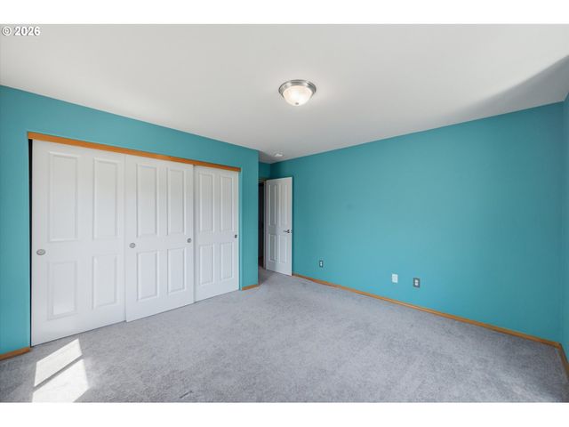 17325 Se SHERMAN St, Portland, OR 97233