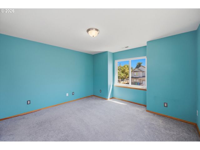17325 Se SHERMAN St, Portland, OR 97233
