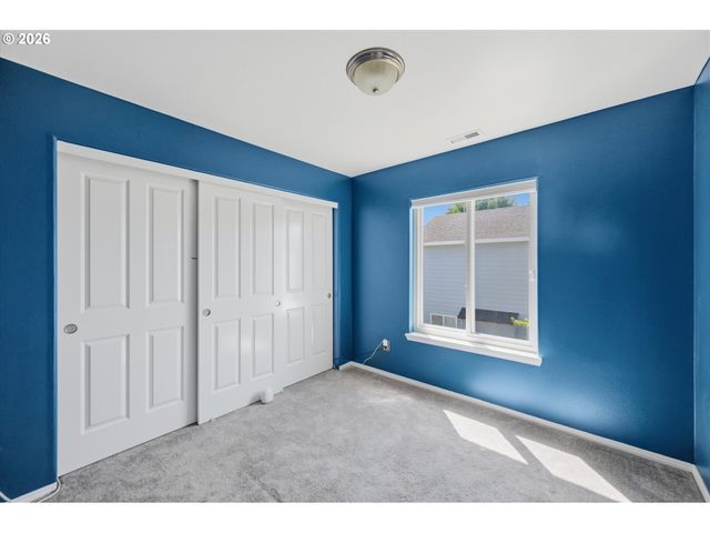 17325 Se SHERMAN St, Portland, OR 97233