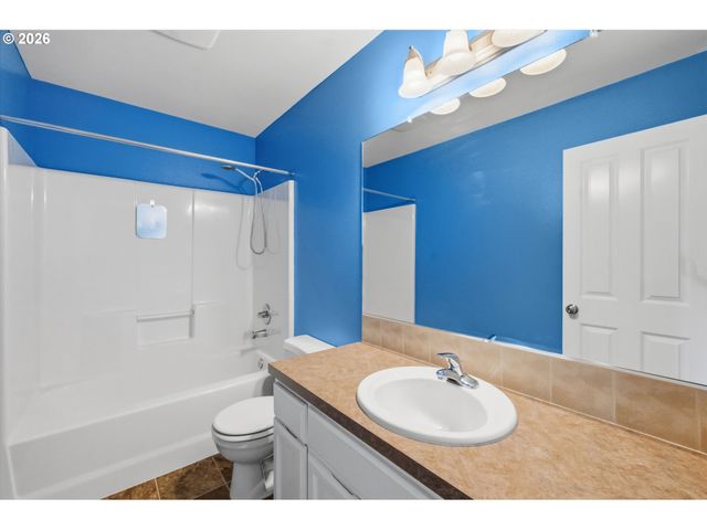 17325 Se SHERMAN St, Portland, OR 97233
