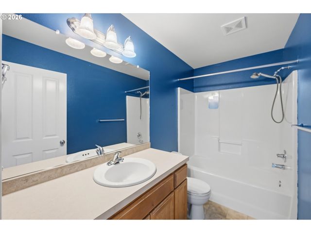 17325 Se SHERMAN St, Portland, OR 97233