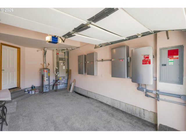 17325 Se SHERMAN St, Portland, OR 97233