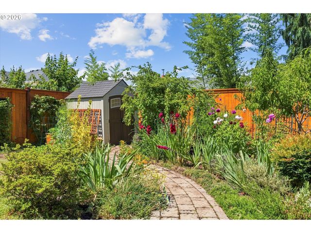17325 Se SHERMAN St, Portland, OR 97233