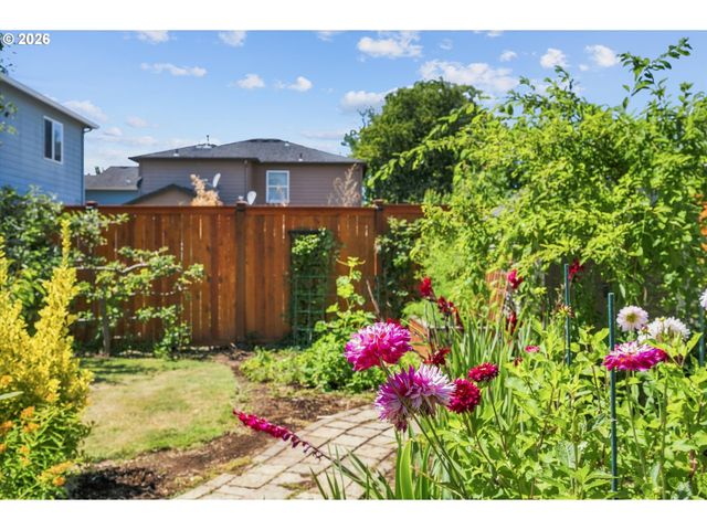 17325 Se SHERMAN St, Portland, OR 97233
