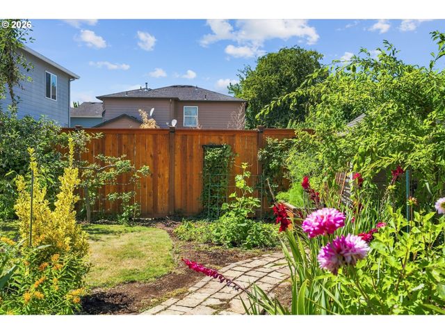17325 Se SHERMAN St, Portland, OR 97233