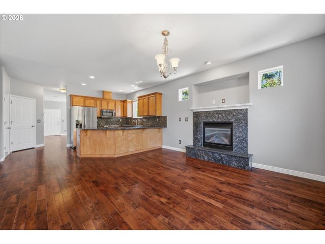 17325 Se SHERMAN St, Portland, OR 97233