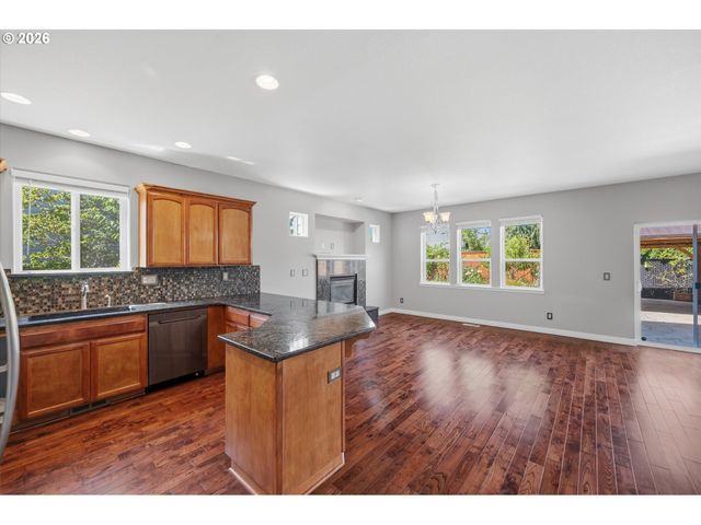 17325 Se SHERMAN St, Portland, OR 97233