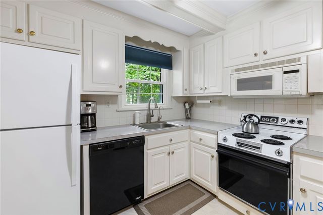 421 Paddington Dr, Midlothian, VA 23114