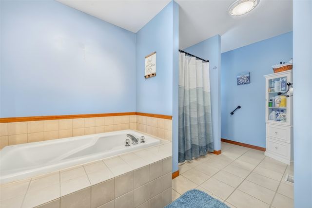 975 Glenwood Avenue, Muskegon, MI 49445