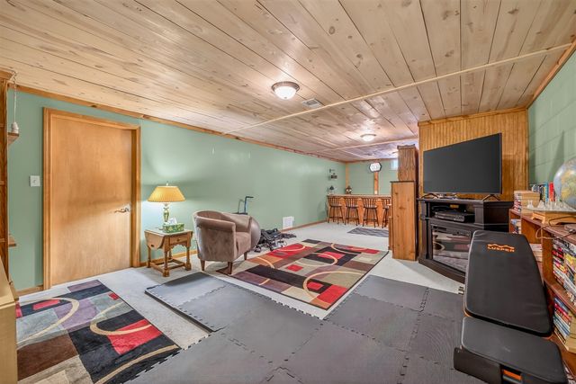 975 Glenwood Avenue, Muskegon, MI 49445