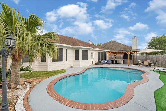 16827 Ship Anchor Drive, Friendswood, TX 77546