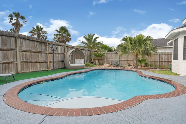 16827 Ship Anchor Drive, Friendswood, TX 77546