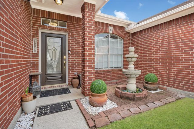 16827 Ship Anchor Drive, Friendswood, TX 77546