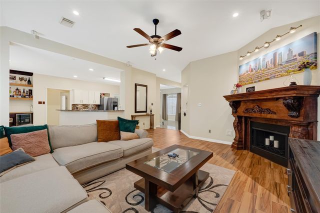 16827 Ship Anchor Drive, Friendswood, TX 77546