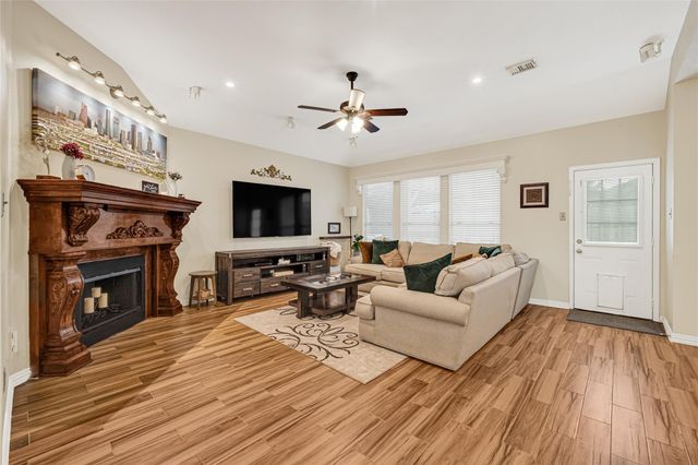 16827 Ship Anchor Drive, Friendswood, TX 77546