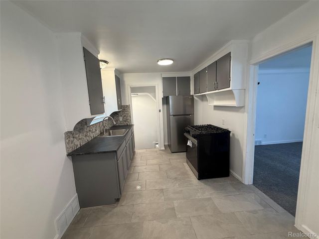 16083 Manning Street, Detroit, MI 48205