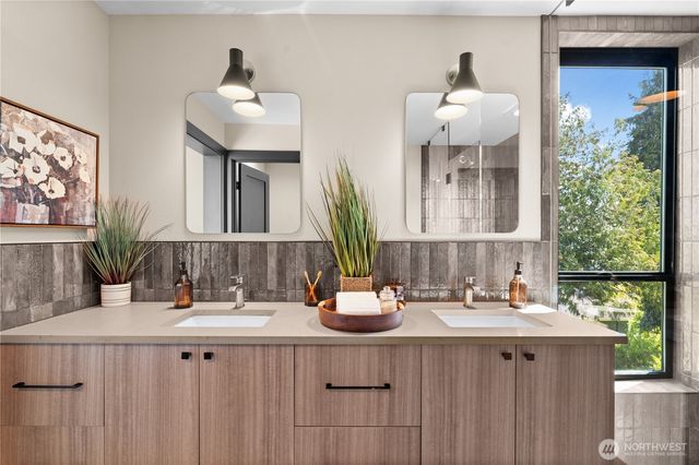 1128 31st Avenue S, Seattle, WA 98144