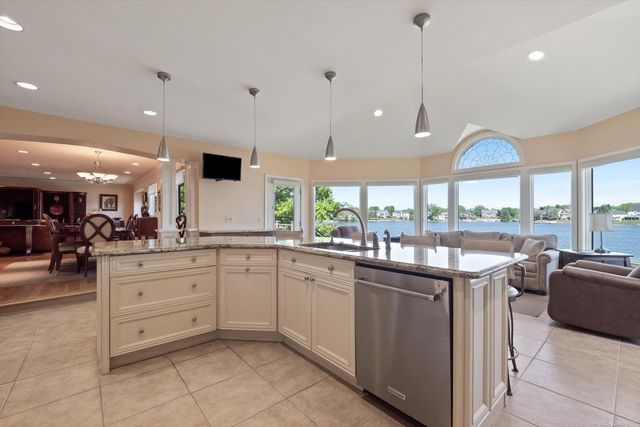 400 Lakes Edge Drive, Oxford Twp, MI 48371