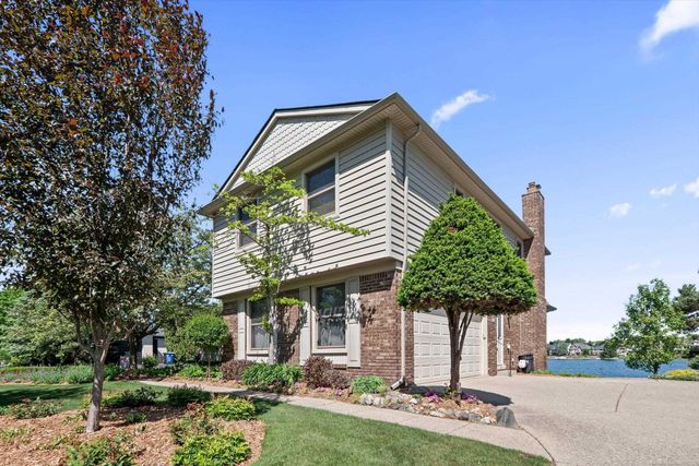 400 Lakes Edge Drive, Oxford Twp, MI 48371