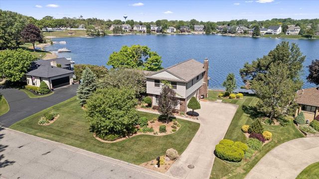 400 Lakes Edge Drive, Oxford Twp, MI 48371