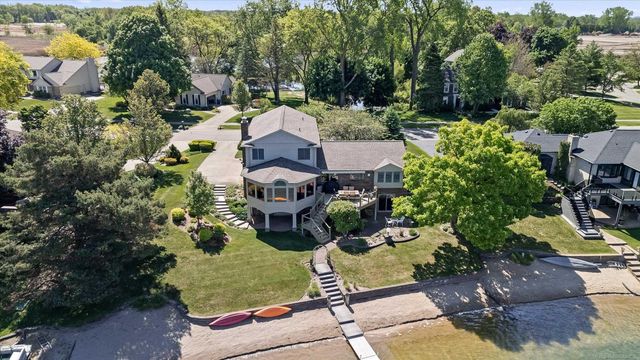 400 Lakes Edge Drive, Oxford Twp, MI 48371