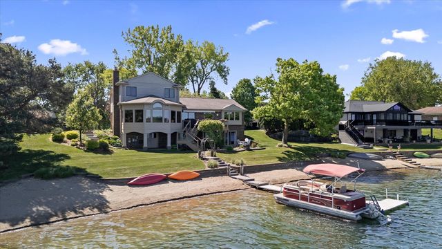 400 Lakes Edge Drive, Oxford Twp, MI 48371