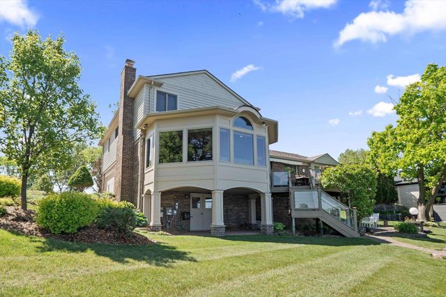 400 Lakes Edge Drive, Oxford Twp, MI 48371