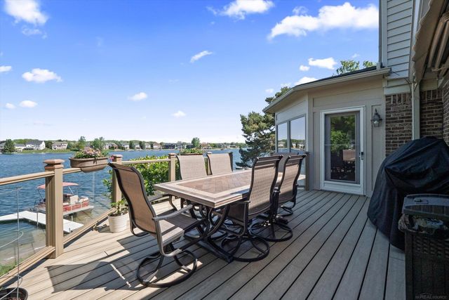 400 Lakes Edge Drive, Oxford Twp, MI 48371