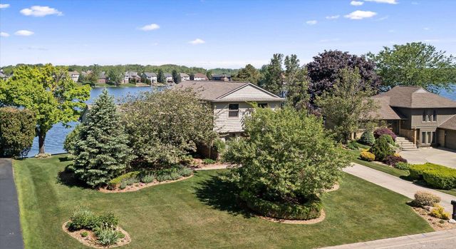 400 Lakes Edge Drive, Oxford Twp, MI 48371
