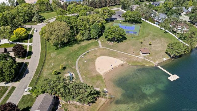 400 Lakes Edge Drive, Oxford Twp, MI 48371