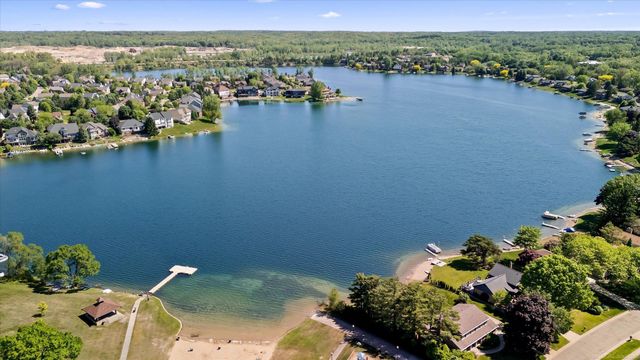 400 Lakes Edge Drive, Oxford Twp, MI 48371