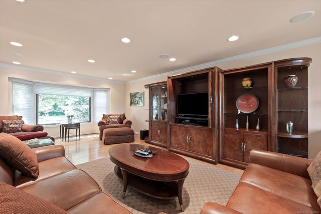 400 Lakes Edge Drive, Oxford Twp, MI 48371