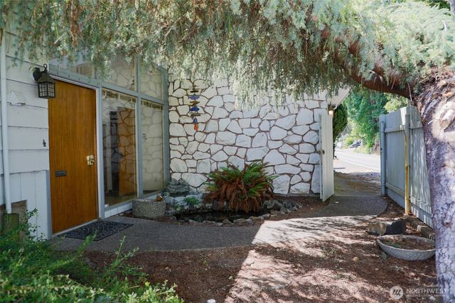 8361 NE North Shore Road, Belfair, WA 98528