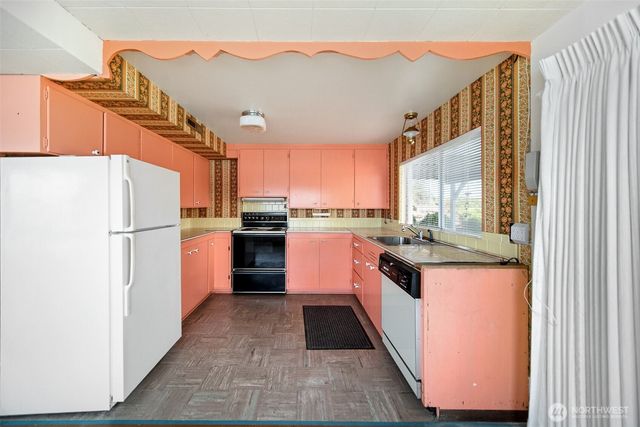 8361 NE North Shore Road, Belfair, WA 98528