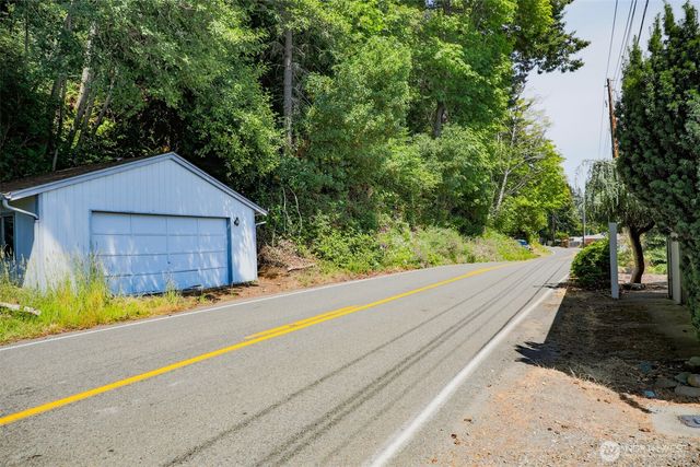 8361 NE North Shore Road, Belfair, WA 98528