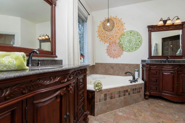 175 Split Rock Drive, Hollister, MO 65672