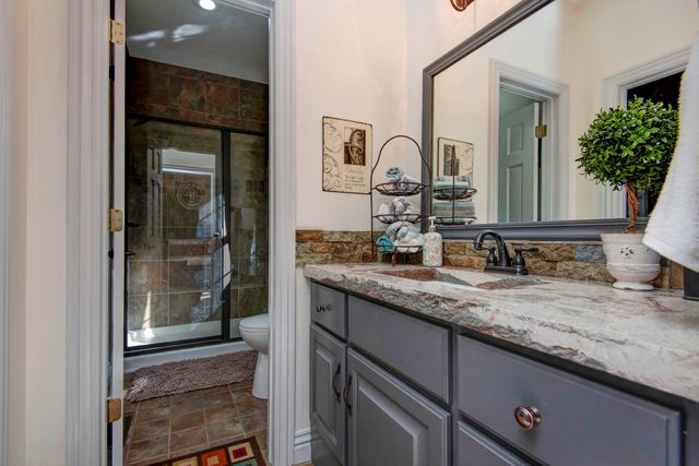 175 Split Rock Drive, Hollister, MO 65672