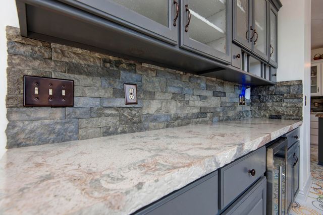 175 Split Rock Drive, Hollister, MO 65672