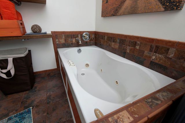 175 Split Rock Drive, Hollister, MO 65672