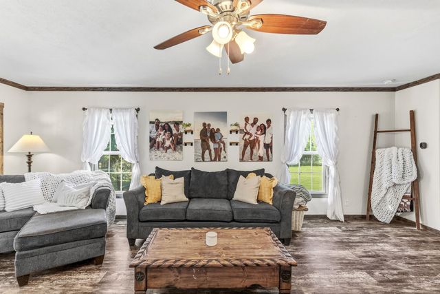 151 Hilltop Lane, Emory, TX 75440