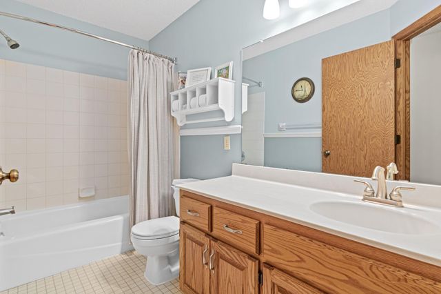 417 75th Avenue N, Brooklyn Park, MN 55444