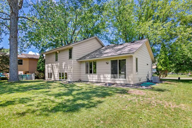 417 75th Avenue N, Brooklyn Park, MN 55444