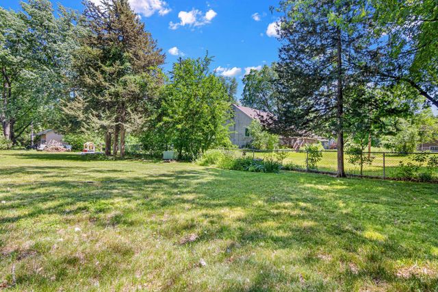 417 75th Avenue N, Brooklyn Park, MN 55444