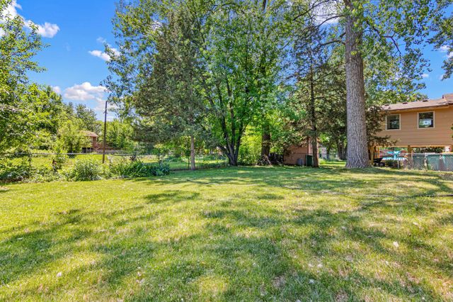 417 75th Avenue N, Brooklyn Park, MN 55444