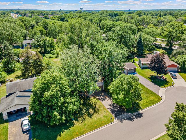 417 75th Avenue N, Brooklyn Park, MN 55444