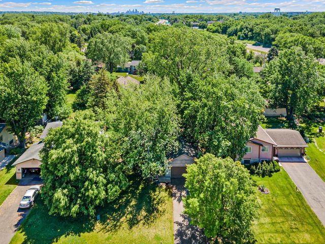 417 75th Avenue N, Brooklyn Park, MN 55444