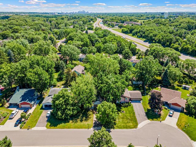417 75th Avenue N, Brooklyn Park, MN 55444