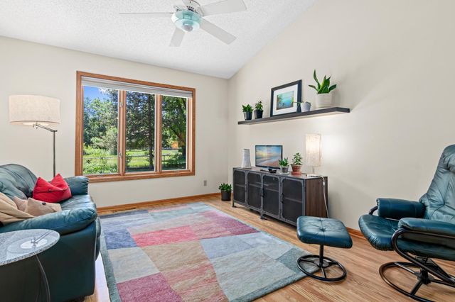 417 75th Avenue N, Brooklyn Park, MN 55444