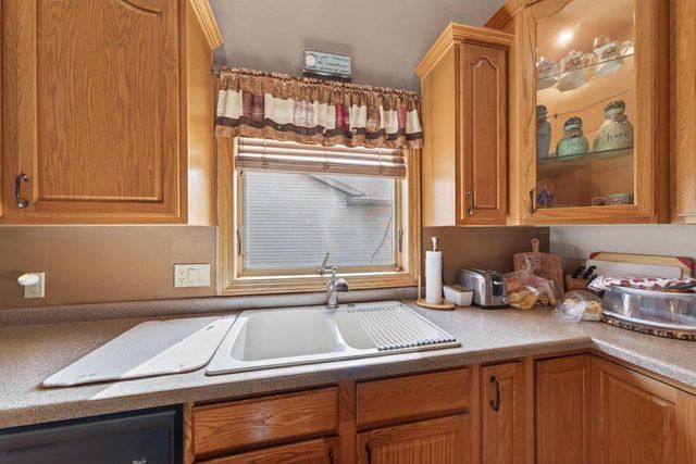 1818 E SYLVAN AVENUE, Appleton, WI 54915