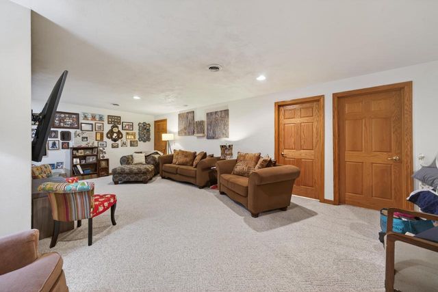 1818 E SYLVAN AVENUE, Appleton, WI 54915
